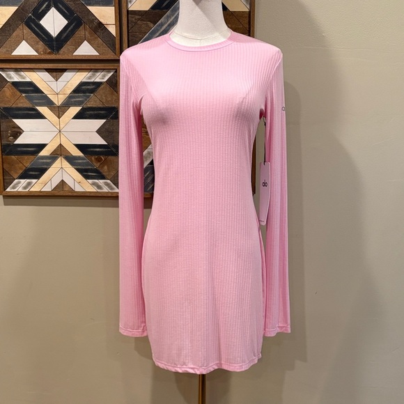 ALO Yoga Ribbed Sea Coast Long Sleeve Dress in Sweet Pink size Small NWT - Picture 2 of 9